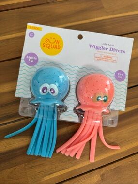 Light-Up Wiggler Divers Bath Toys - Blue & Pink